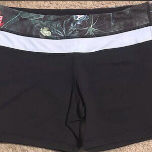 LULULEMON Reversible Black Shorts / Floral Waistband | Size 6
